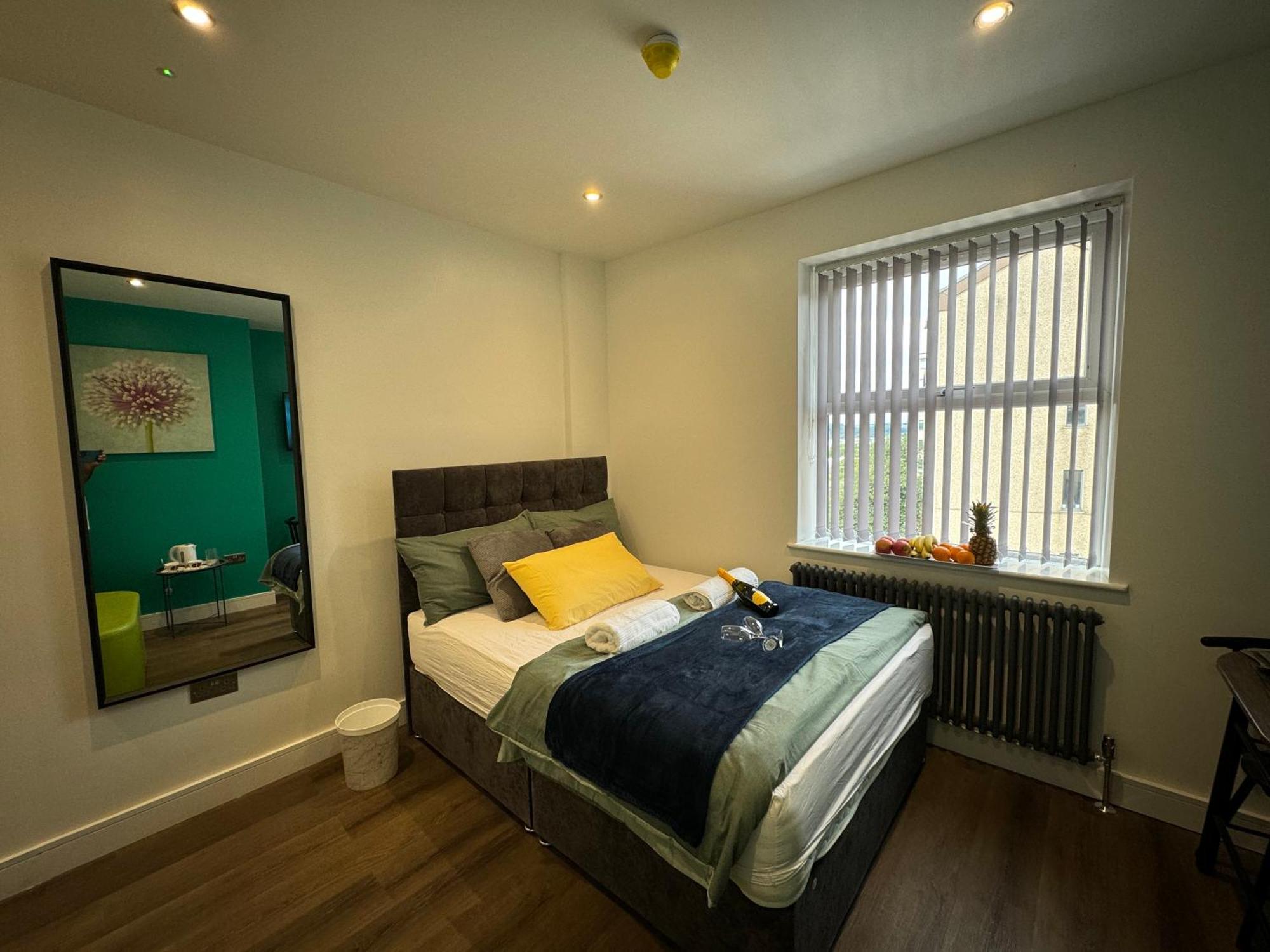 Southgate Luxury Apartments Elland Luaran gambar
