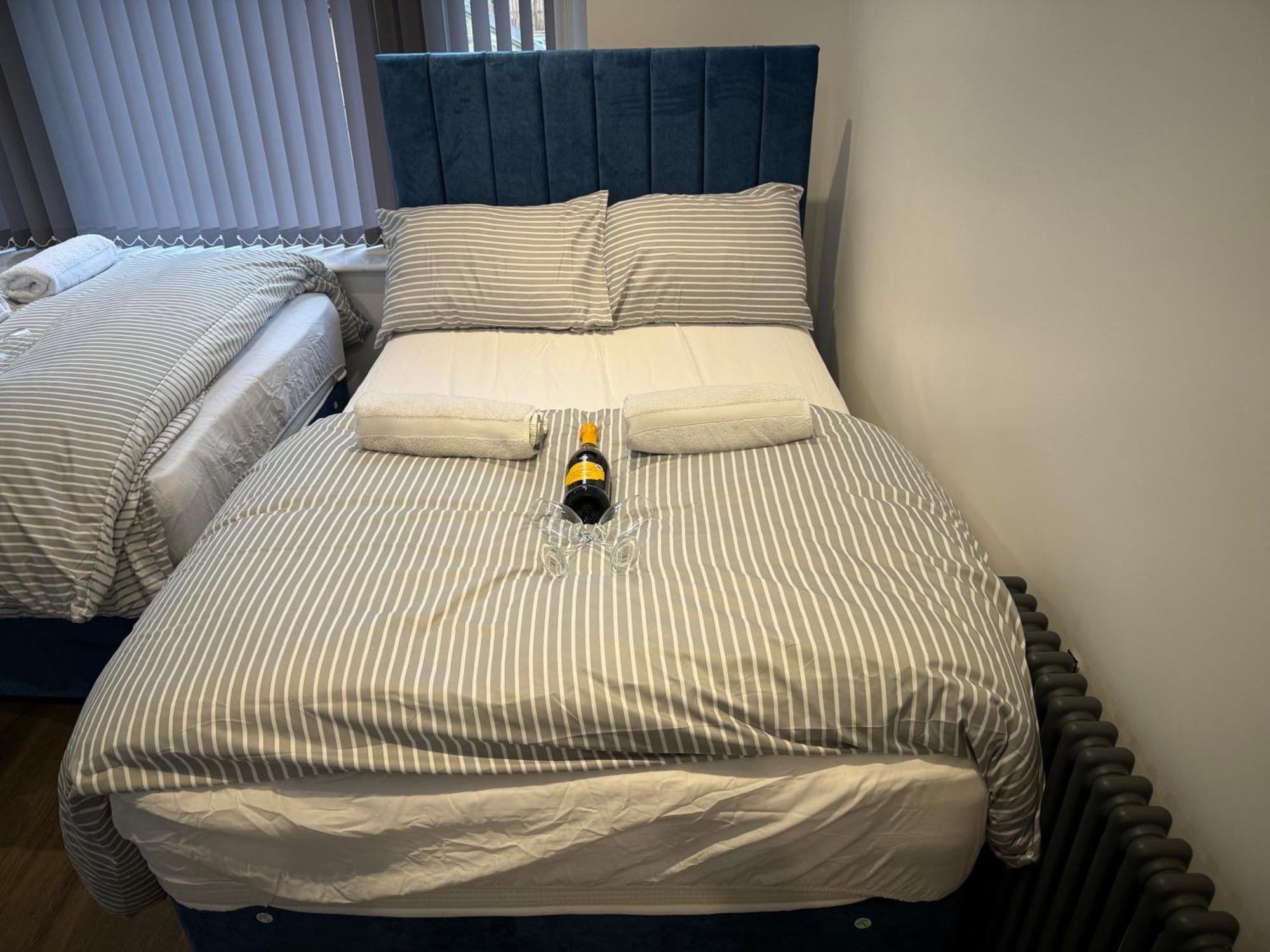 Southgate Luxury Apartments Elland Luaran gambar